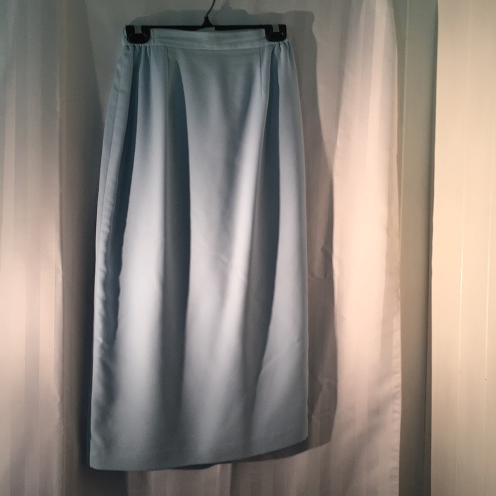 Suit - Picture 6 of 7